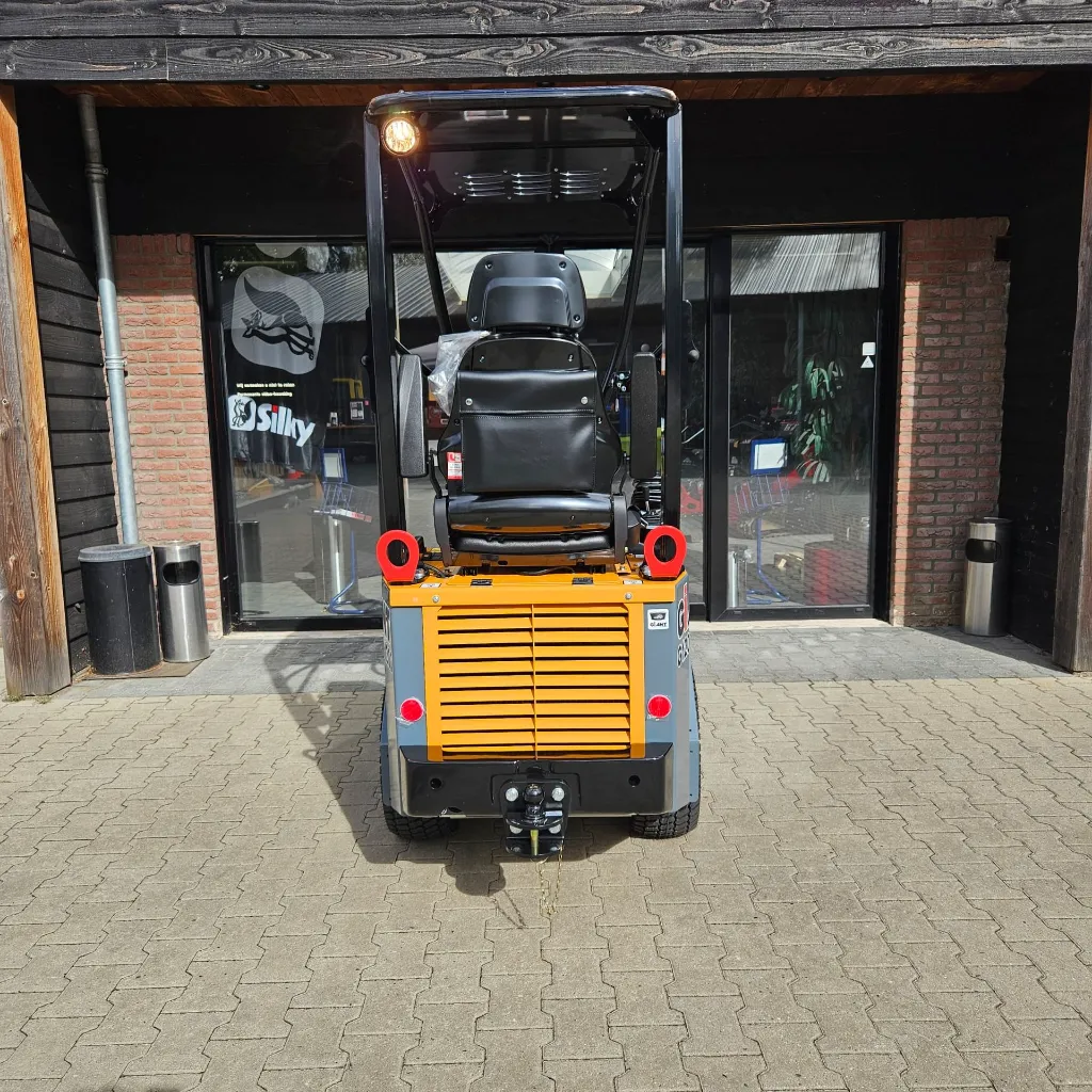 Giant G1200 - showroom 1.webp