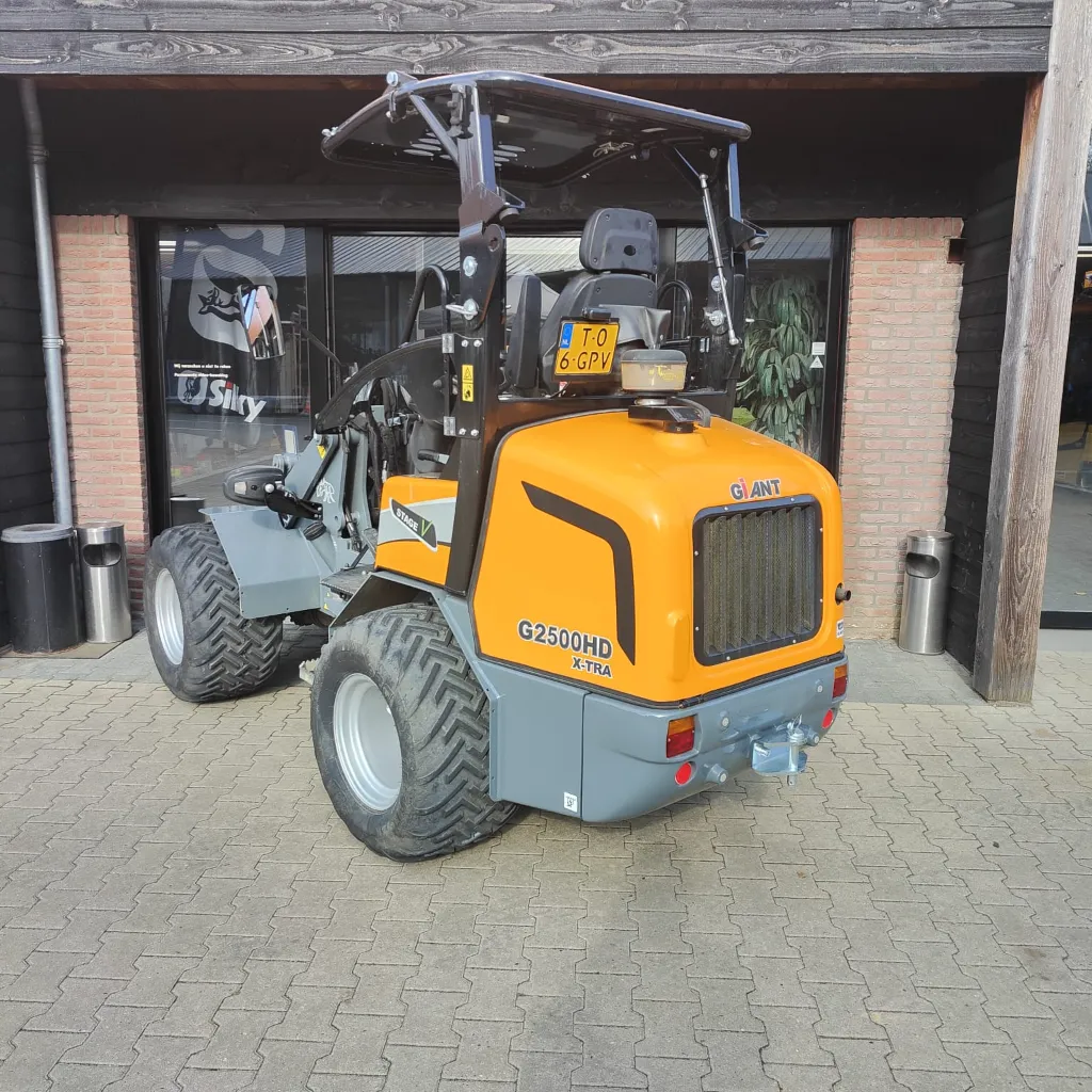 Giant G2500 x-tra 415hr - 2025 (7).webp