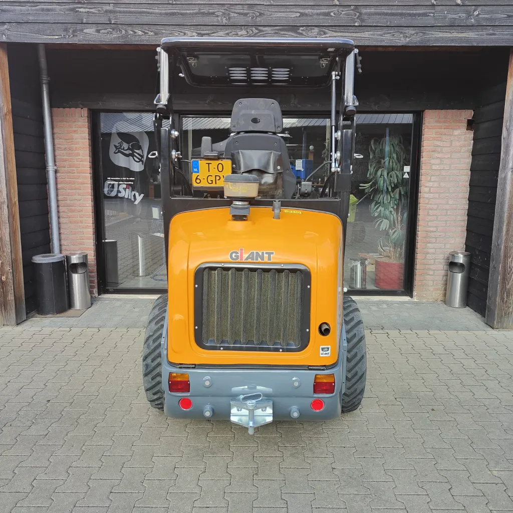 Giant G2500 x-tra 415hr - 2025 (8).webp