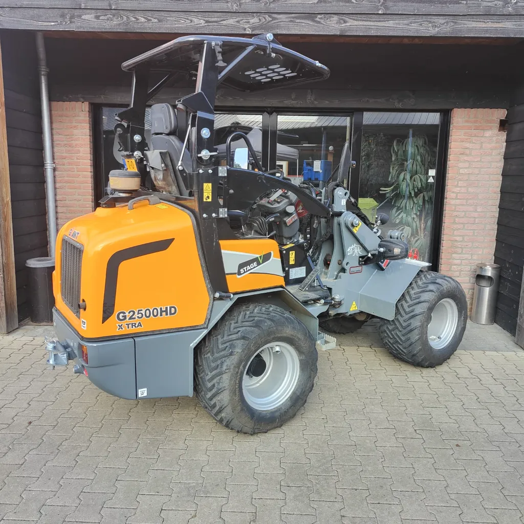 Giant G2500 x-tra 415hr - 2025 (9).webp