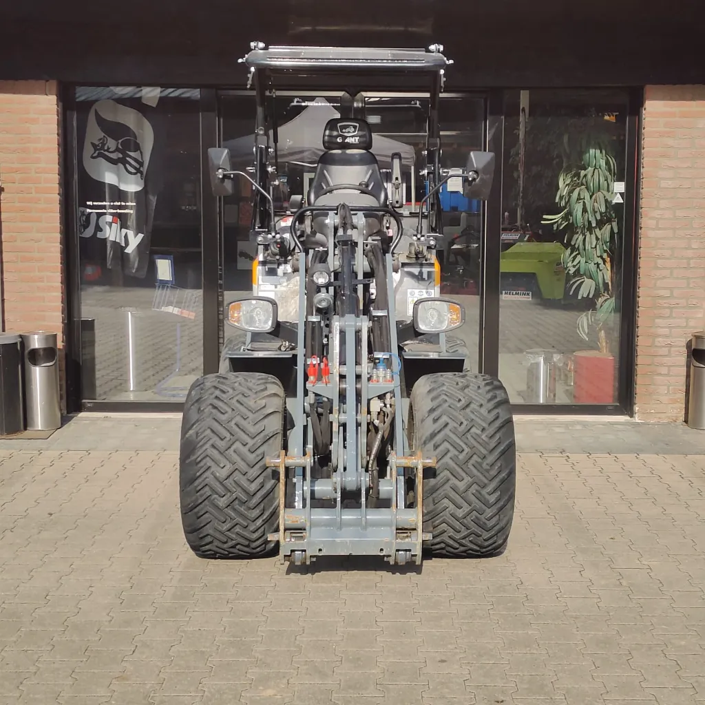 Giant G2500 x-tra 415hr - 2025 (3).webp