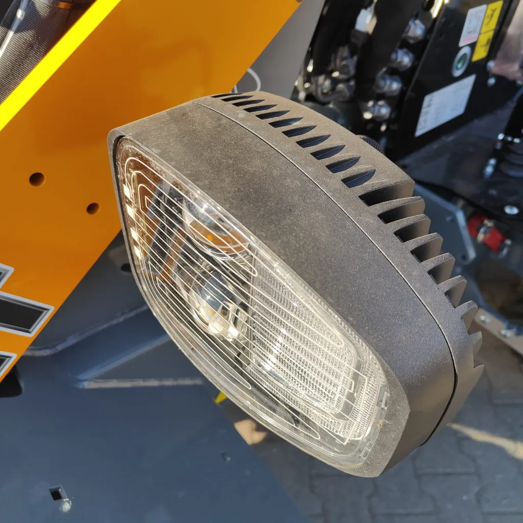 Giant g2700 hd+ xtra led (9).webp