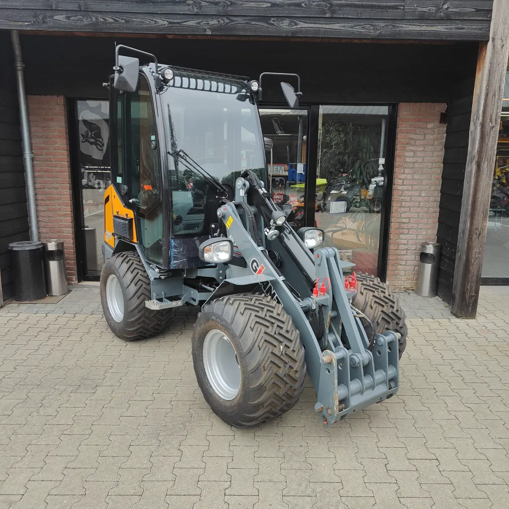 Giant G2500 met dichte cabine en verwarming (10).webp