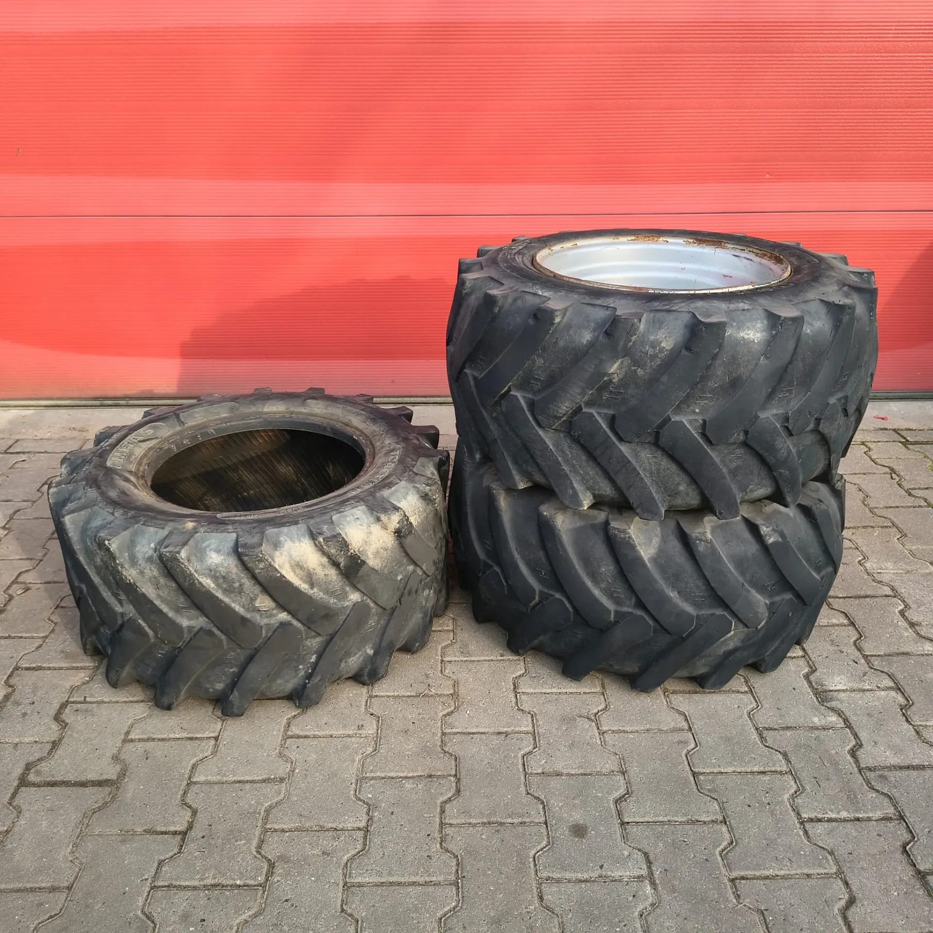 [2612262] Mitas 15.0/55-15(2x wiel, 1x band)