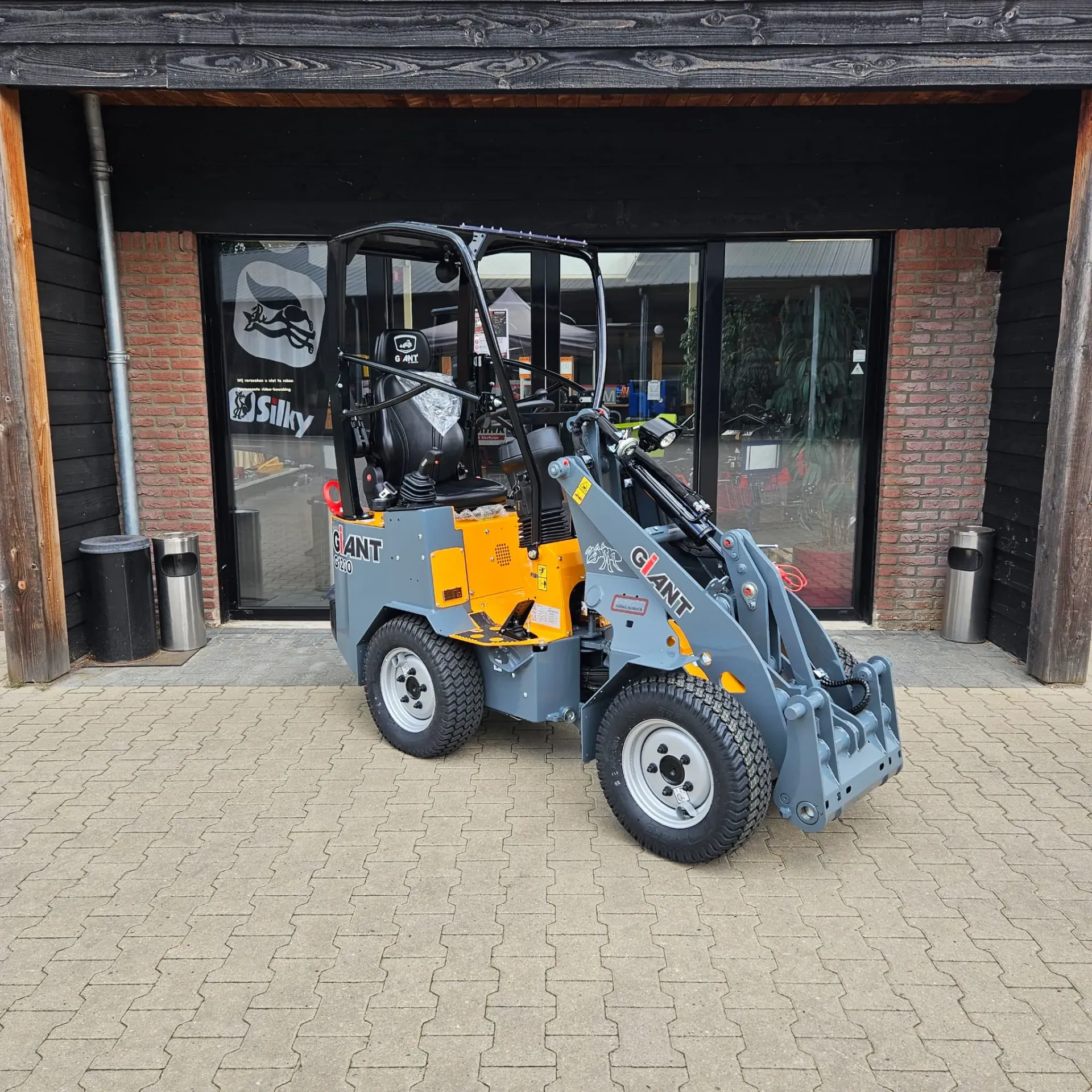 GIANT G1200